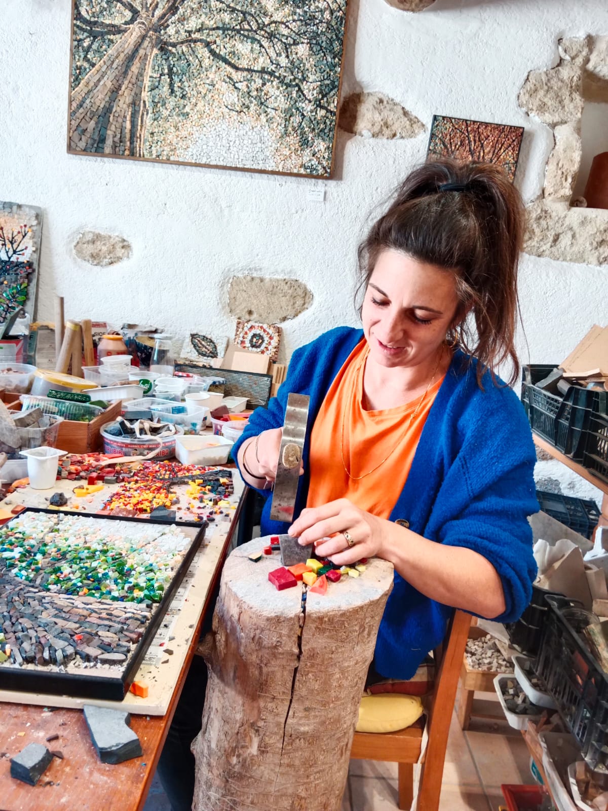Aurore Laty dans son atelier
