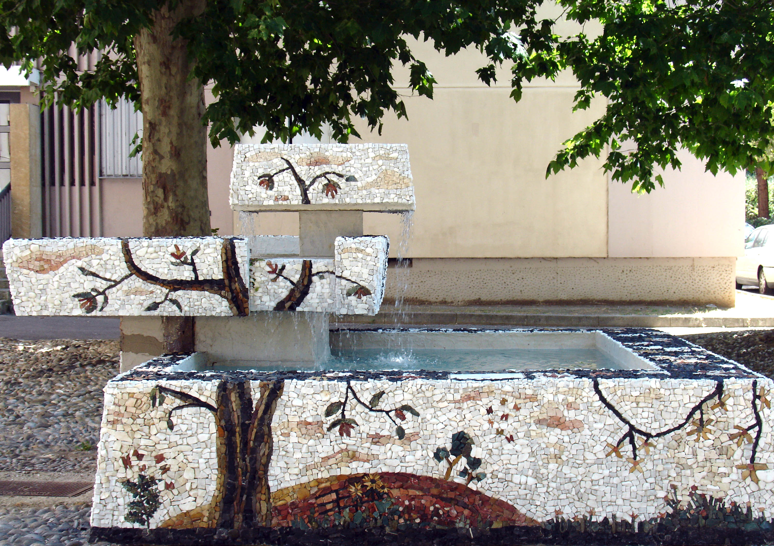 Fontaine au magnolia en mosaïque
